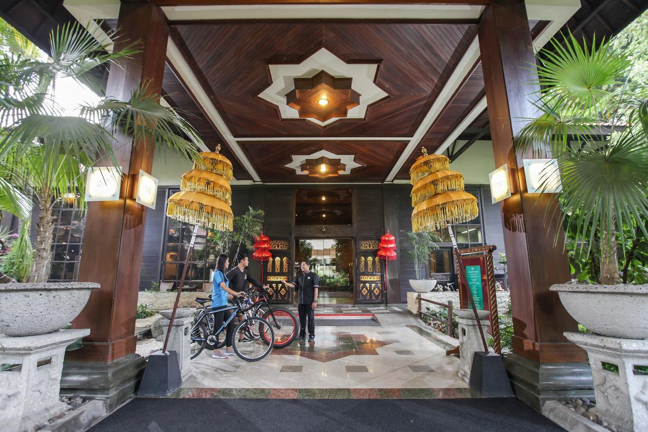 Singgasana Hotel Surabaya Exterior foto